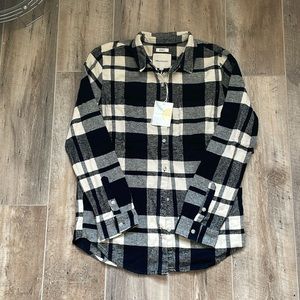 Women’s thread and supply flannel shirt Size small